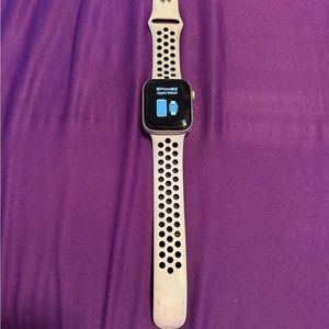 This is an Nike Apple Watch serious 7 44 inch screen silver white band unlocked